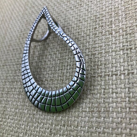 Lia Sophia Textured Silver Tone Black Tear Drop Pendant - Picture 5 of 6